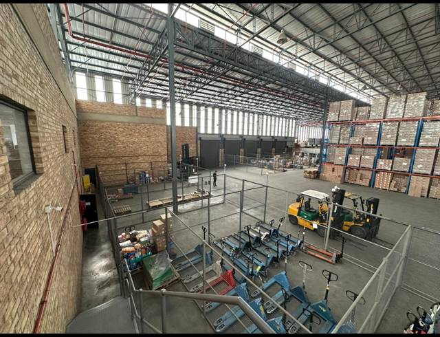7,625M² WAREHOUSE TO LET IN NORTH RIDING